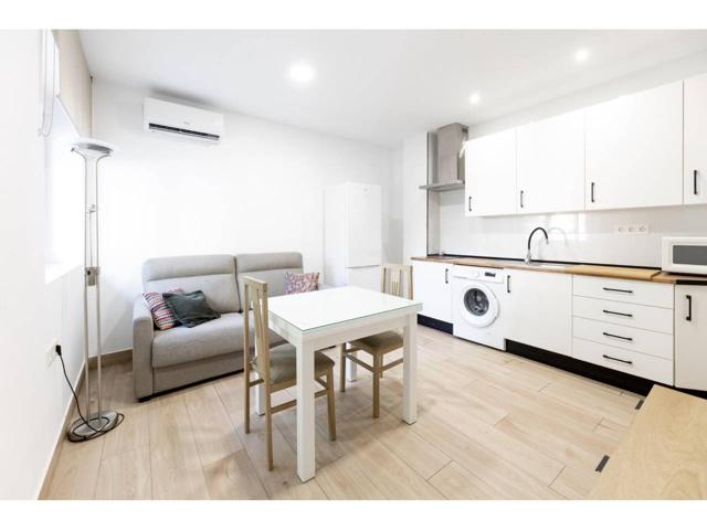 Presentamos este excepcional local reformado como vivienda en bajo totalmente reformado, ubicada en la Chana junto a la photo 0