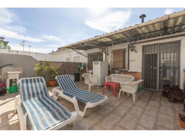 Presentamos una excepcional oportunidad de adquirir esta encantadora casa ubicada en la esquina de Calle Goya y calle Ca photo 0