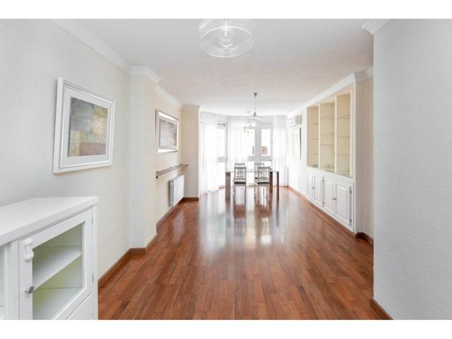 Magnífico piso en planta alta, muy tranquilo, en pleno centro de Granada, con acceso por la calle Arabial. La vivienda photo 0