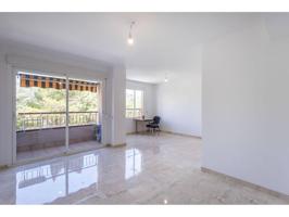 Descubre este magnífico piso reformado en la codiciada zona de Arabial, Granada. Con una superficie total de 130 metros photo 0