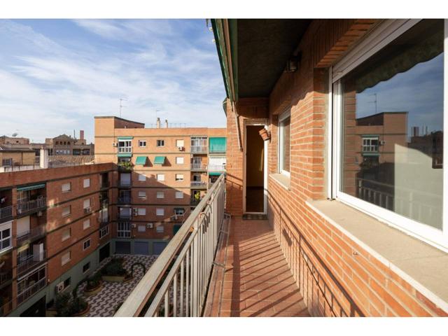 Magnífico piso en planta alta situado en la calle Doctor Sánchez Mariscal. Destaca por su excelente distribución con cua photo 0