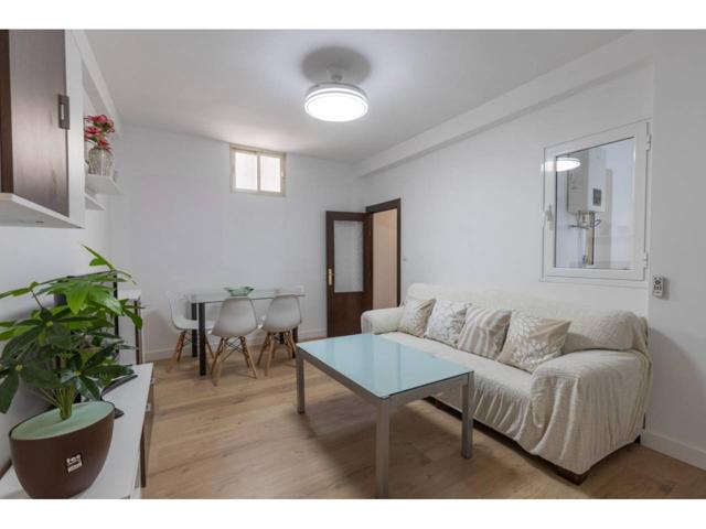 Si buscas ubicación inmejorable, este piso es para ti. Situado en pleno centro de Granada, en la céntrica calle Pintor L photo 0