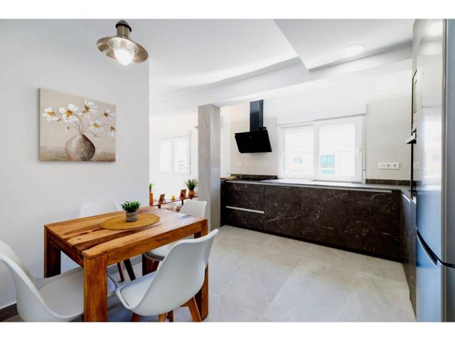 Te presentamos un encantador piso ubicado en plena Gran Vía, una de las arterias más emblemáticas y vibrantes de la ciud photo 0