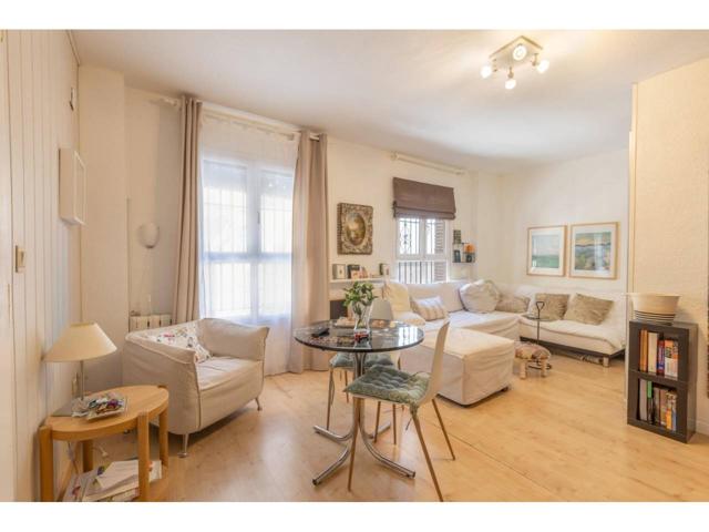 ¡Oportunidad única! Apartamento con mucho potencial junto a los Jardines del Triunfo y Albaicín ¿Buscas un hogar que pu photo 0