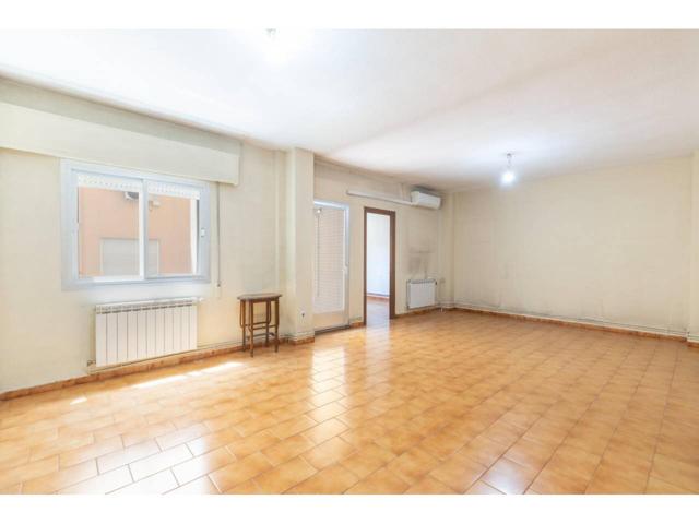 Si buscas un piso amplio, bien ubicado y con múltiples posibilidades de reforma, esta es tu vivienda. Situado en una de photo 0