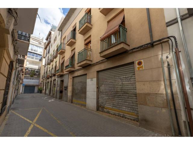 Presentamos este encantador piso en una de las mejores ubicaciones de Granada, a pocos pasos entre la Catedral y la Plaz photo 0