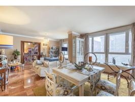 Te presentamos un espectacular piso de 232 m² que combina amplitud, comodidad y luminosidad en cada rincón. Este hogar, photo 0