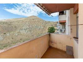 Ponemos a la venta esta vivienda en Cenes de la Vega, a solo unos minutos del centro de Granada. La casa necesita refor photo 0