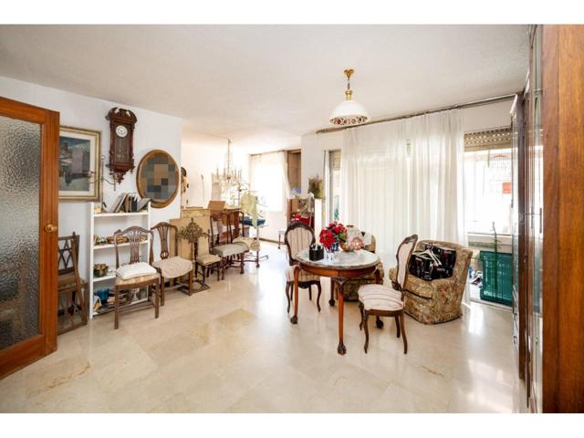 Piso en la conocida urbanización ALMINARES DEL GENIL. (Con zonas comunes y piscina climatizada). Tiene 167 m2 construido photo 0