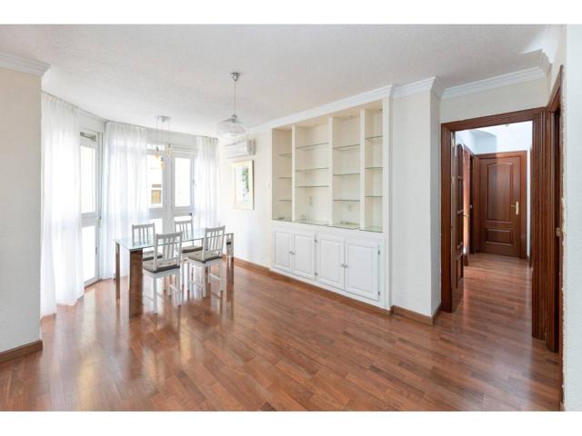 Magnífico piso en planta alta, muy tranquilo, en pleno centro de Granada, con acceso por la calle Arabial. La vivienda photo 0