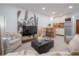 Este encantador piso, situado junto al Palacio de Congresos, es la opción ideal para quienes buscan comodidad y estilo e photo 0