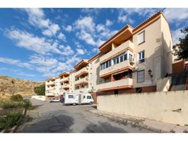 Ponemos a la venta esta vivienda en Cenes de la Vega, a solo unos minutos del centro de Granada. La casa necesita refor photo 0