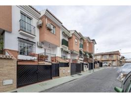 Ponemos a la venta una casa en Peligros para entrar a vivir, junto a la Plaza de los Patos, zona céntrica, rodeada de to photo 0