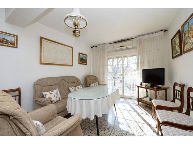 Descubre tu nuevo hogar en este amplio y luminoso piso de 108 metros cuadrados! Situado en una ubicación estratégica, es photo 0