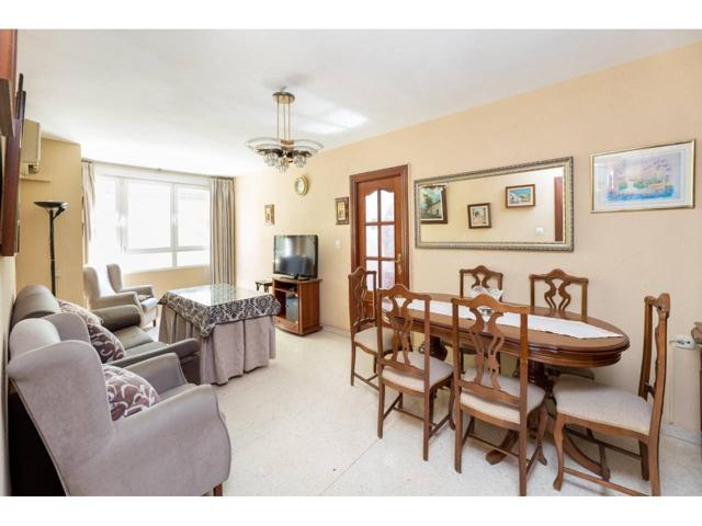 Oportunidad única en La Chana, Granada! Descubre este amplio y luminoso piso de 3 dormitorios y 1 baño, perfecto para fa photo 0