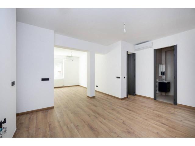 OPORTUNIDAD ÚNICA! PISO NUEVO A ESTRENAR EN EL CORAZÓN DE GRANADA ¿Buscas inversión o tu hogar ideal en pleno centro? ¡E photo 0