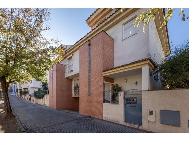 ¡Bienvenidos a su nuevo hogar! Esta maravillosa casa situada en la vibrante ciudad de Armilla y rodeada por el popular C photo 0