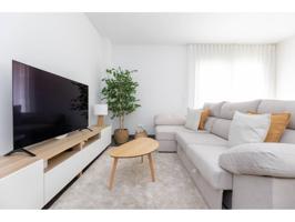 Descubre este maravilloso piso recientemente reformado, situado en una de las urbanizaciones más deseadas de Alhendín. C photo 0