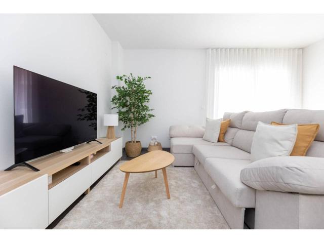 Descubre este maravilloso piso recientemente reformado, situado en una de las urbanizaciones más deseadas de Alhendín. C photo 0