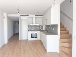 ¡Oportunidad! Excepcional ático duplex seminuevo en el centro de Girona photo 0