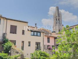 Ático dúplex con garaje en el Barri Vell de Girona con licencia turistica activa photo 0
