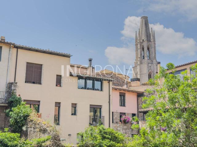 Ático dúplex con garaje en el Barri Vell de Girona con licencia turistica activa photo 0