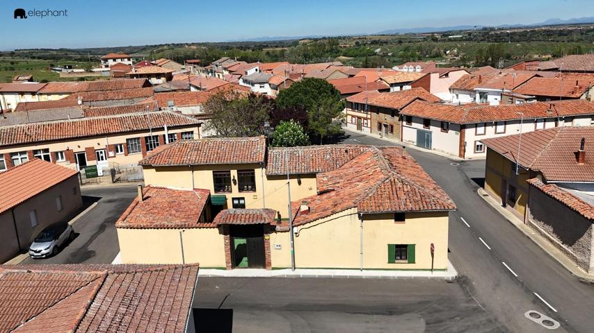 NEGOCIO RURAL CON ALMA., CASA SOLARIEGA DEL S.XVIII RESTAURADA A 15KM DE LEON photo 0