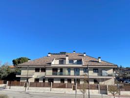 Piso de 3 habitaciones en planta baja con hermoso patio. En La Navata, Galapagar photo 0