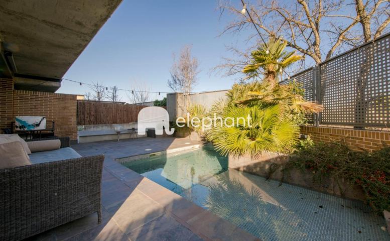 CHALET DE ESQUINA CON PISCINA PRIVADA photo 0
