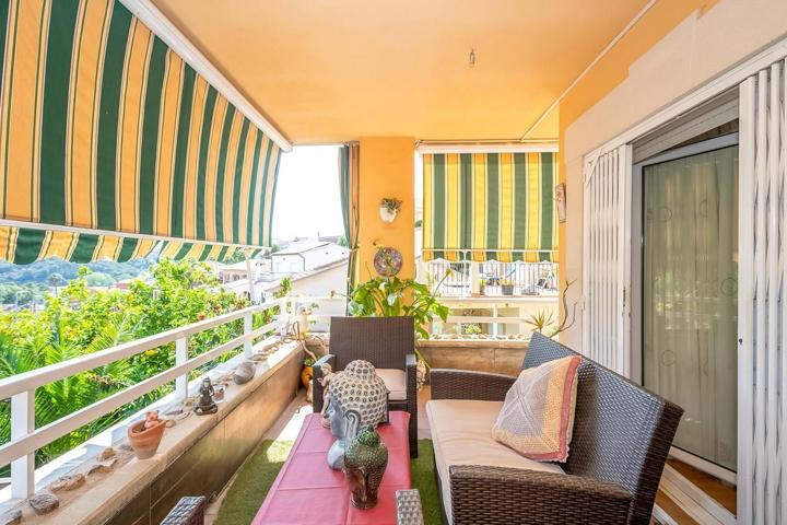 Casa individual en venta con jardin y garaje privado en mas Romeu photo 0