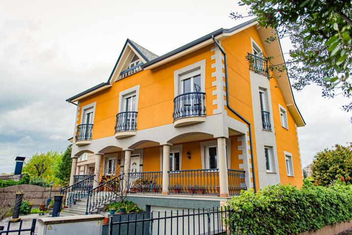 Chalet independiente en Ponferrada.452 m2. 5d, 3b, terraza, garaje, 750 m2 de terreno. photo 0