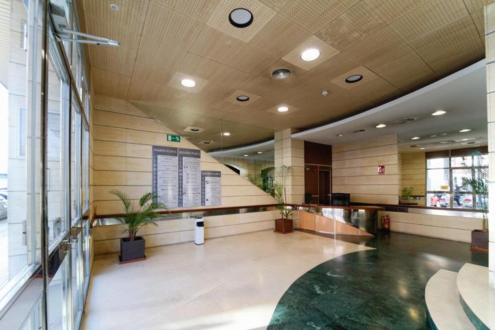 Tres oficinas con plaza de aparcamiento en Majadahonda: inversión excepcional photo 0