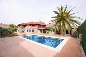 Chalet independiente con piscina en Villanueva del Pardillo photo 0