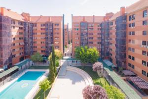 piso luminoso en oasis de paz, en urbanización cerrada vigilancia 24h, muy bien comunicado photo 0