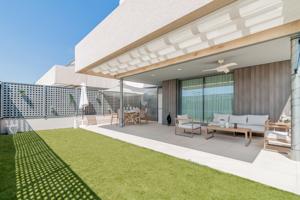 Piso en Valenoso, Boadilla del Monte. 240m2, 3D, 2B, bajo con terraza y jardín, 2 plazas de garaje, trastero, piscina y gimnasio. photo 0