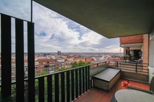 Piso con terraza panorámica en Paseo de Reina Cristina · 4 dormitorios · garaje photo 0