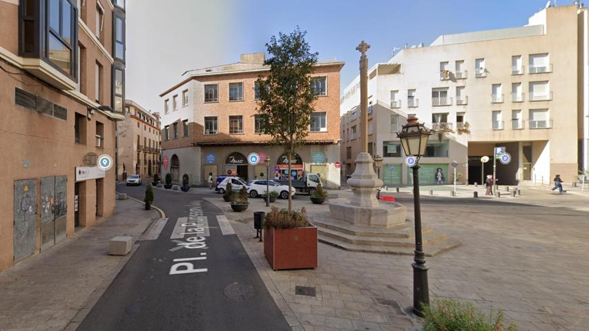 TRASPASO DE NEGOCIO DE ZAPATOS CON MARCAS EXCLUSIVAS, ZONA PLAÇA DE LA SANG photo 0