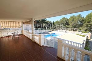 Espectacular casa con piscina y jardín de 275m2 ubicada en El Catllar. photo 0