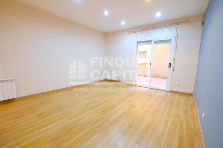 Bonito piso de 2 habitaciones en el centro de Tarragona. photo 0