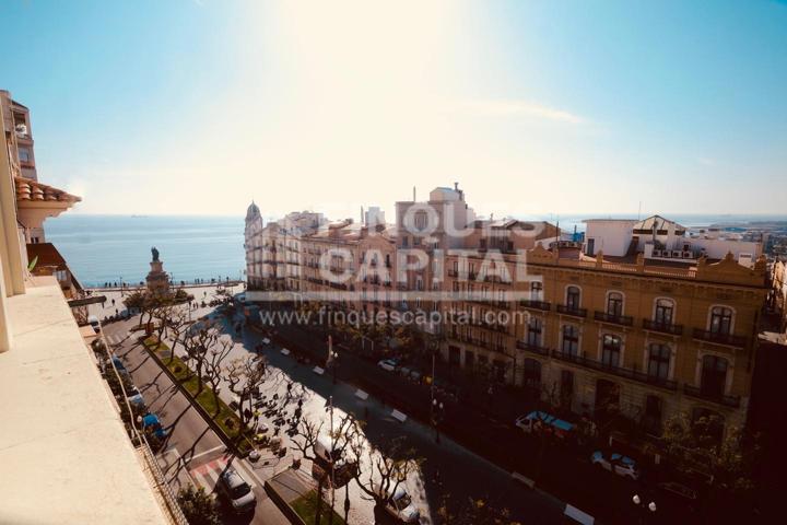 Exclusivo inmueble en una de las zonas más emblemáticas de la ciudad, con vistas al Balcón Mediterráneo. photo 0