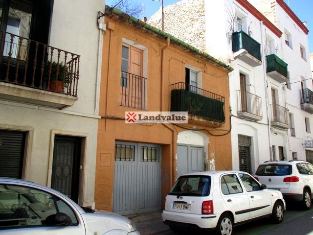 Terreno en venta en FIGUERES de 179 m2 photo 0