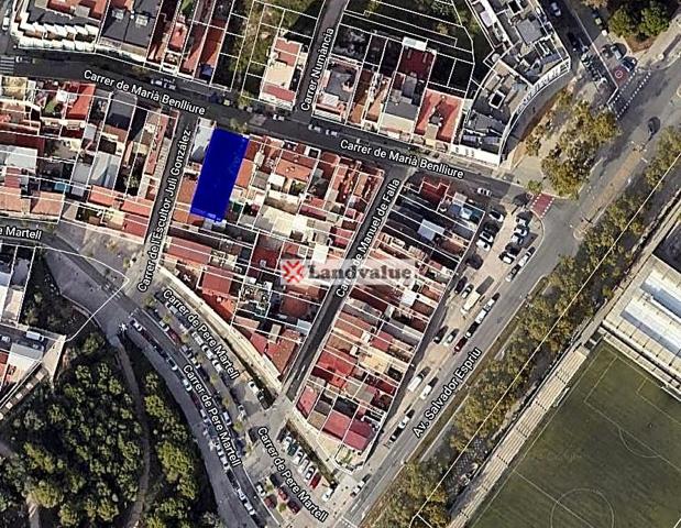 Terreno en venta en Badalona de 249 m2 photo 0