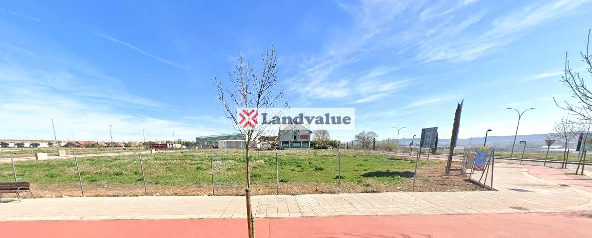 Terreno en venta en AZUQUECA DE HENARES de 2401 m2 photo 0