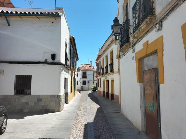 OBRA PARADA EN CALLE MORISCOS photo 0