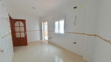 Piso en Huelma photo 0
