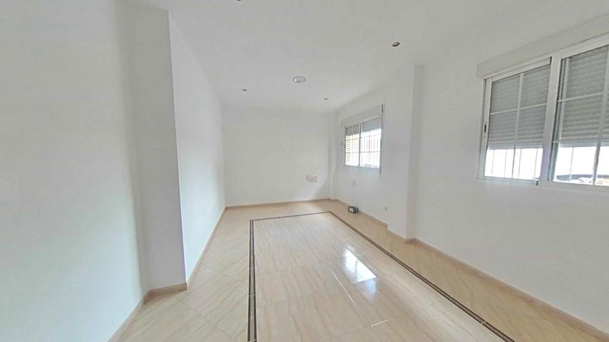 Piso en Huelma photo 0
