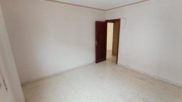 Piso en venta en Cabra de 107 m2 photo 0