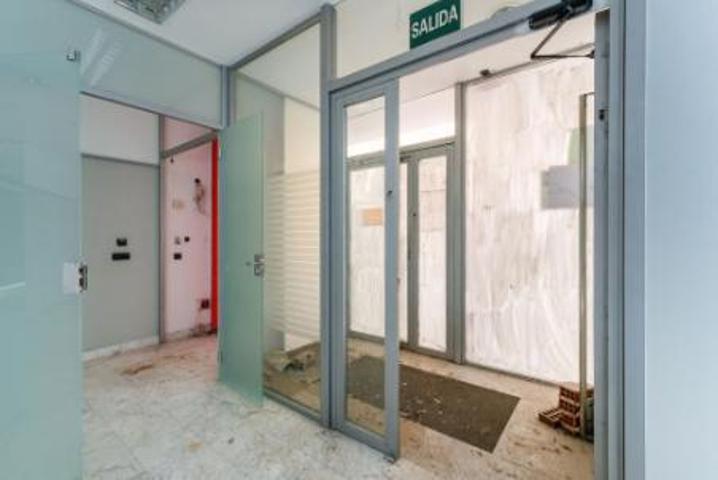 ¡Local comercial en venta en Fuente Palmera! photo 0