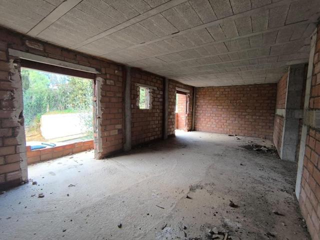 Casa a terminar en suelo urbano en Encinares de Alcolea photo 0