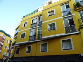 Venta de piso en Santa Coloma de Gramenet - Zona Fondo photo 0